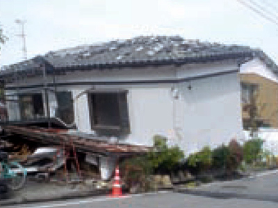 震災後の家の写真